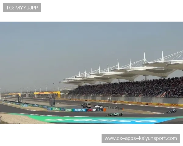 F1 冲刺赛：车手两圈内超四车