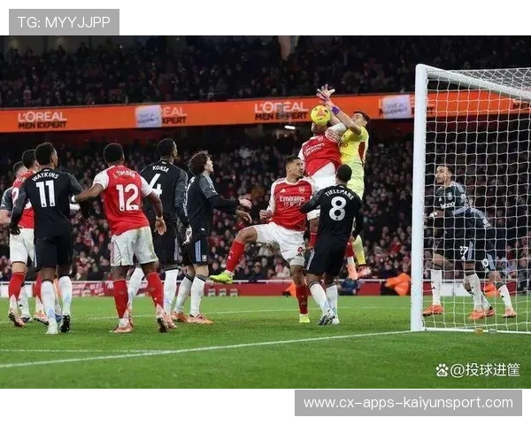 英超冠军争夺阿森纳无对手，争四大战异常惨烈，英超联赛阿森纳