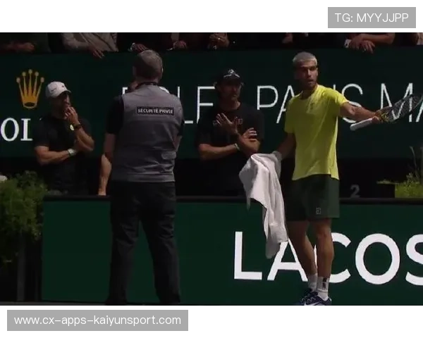 阿卡挥拍速度惊到专家